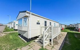 Lovely 6 Berth Caravan For Hire In Norfolk, By A Beautiful Beach! Ref 50030J